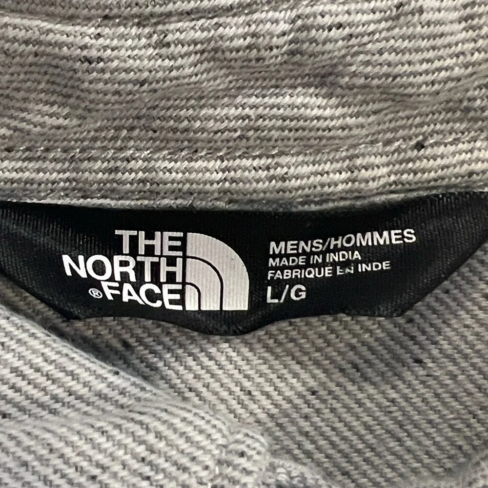 The North Face men’s light cream gray with speckles long sleeve cotton top Lg